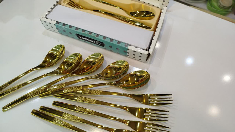قاشق و چنگال استیل طلایی آهنربا نگیر گل وسط کرکماز